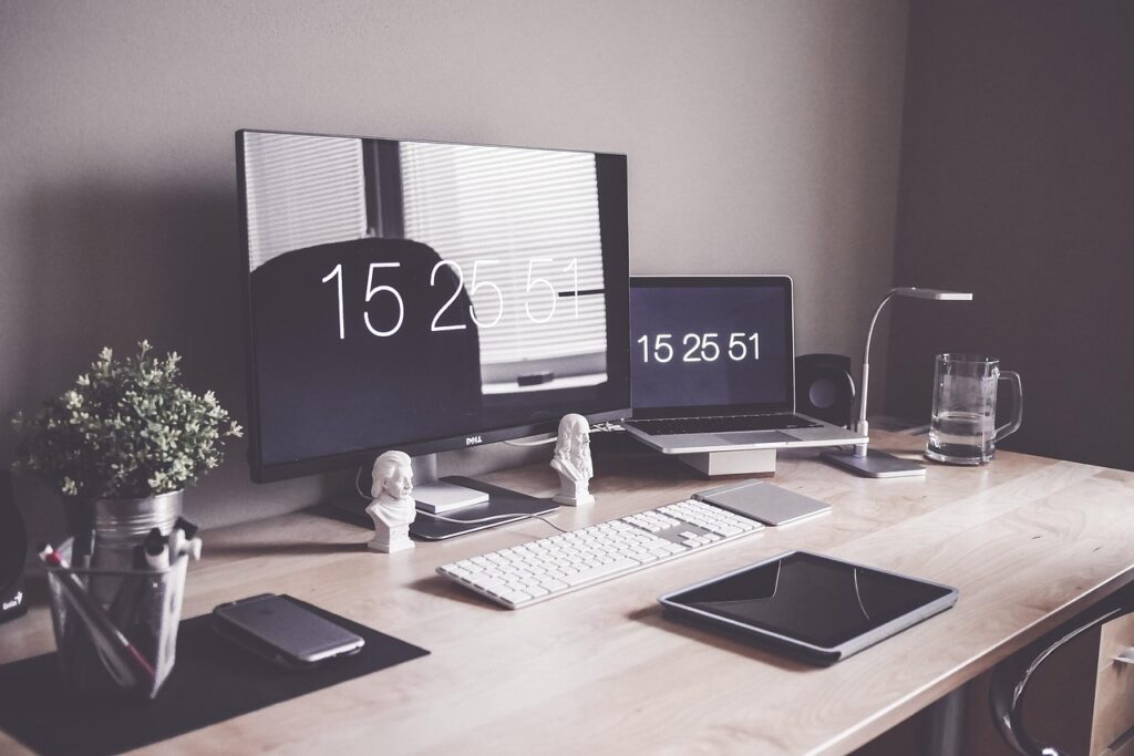 home-office-1867761_1280